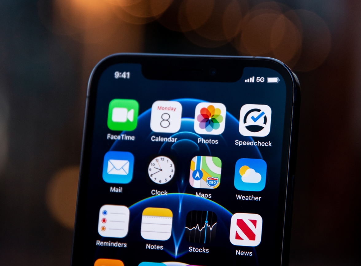 陆良苹果手机维修分享为什么 iPhone 12 在冬季会自动关机 