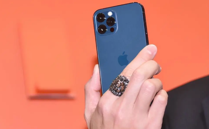 陆良苹果手机维修分享iPhone12系列重启方法教程 